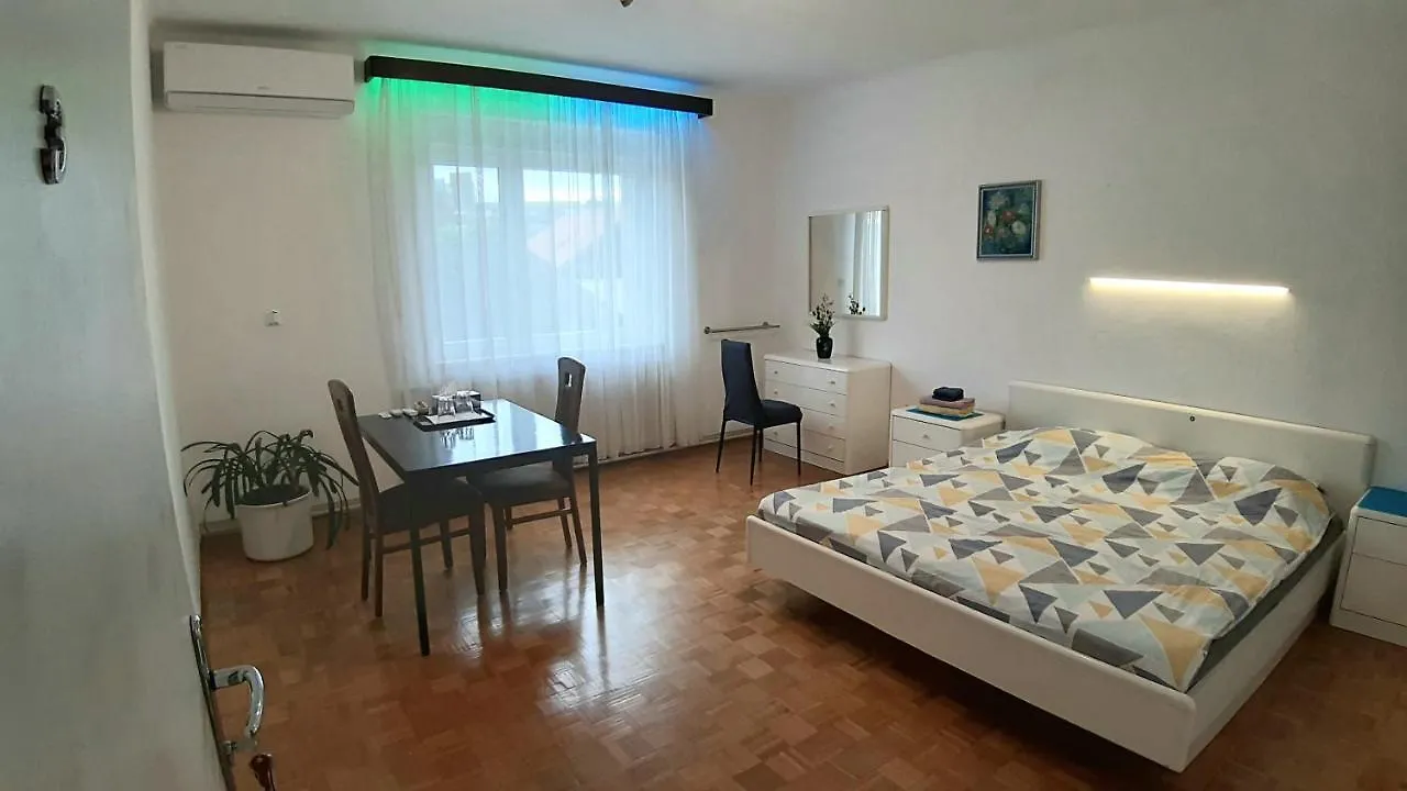 Roomserv Laibach Privatunterkunft